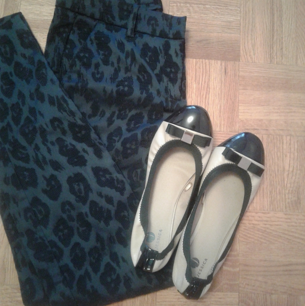 ❤JESSICA NUDE AND BLACK FLATS WITH BOW